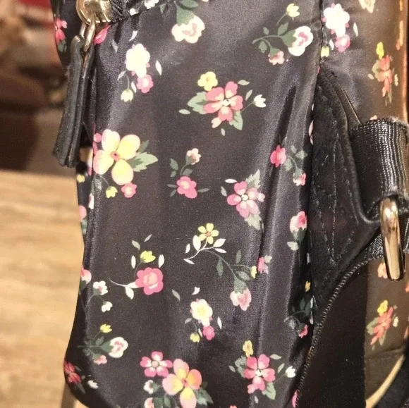 Backpack - Picture 7 of 9